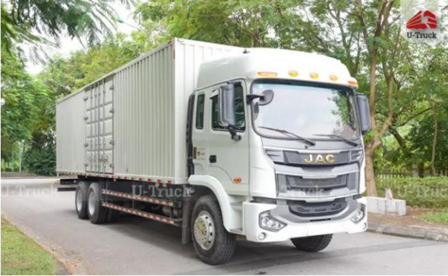 Giá xe tải 3 chân bao nhiêu? Bảng giá cập nhật mới 2025