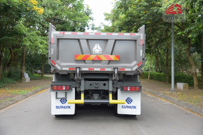 Xe ben VX350 8x4 thùng đúc