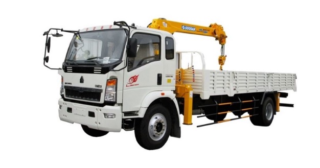 Xe cẩu tự hành 5 tấn có ưu điểm gì, vận hành ra sao?