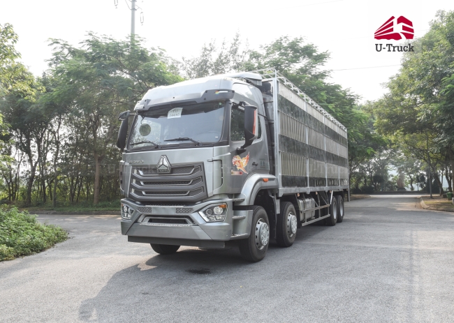 Xe chở gia súc HOWO NX 8x4 9m6