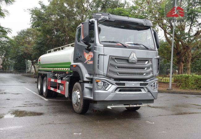 Xe phun nước HOWO NX 6X4 13M3