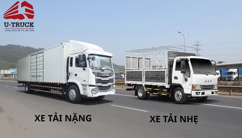 Xe tải nặng và xe tải nhẹ với tải trọng chở tải khác nhau