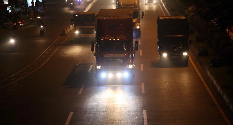 Bật đèn xe đúng thời gian từ 18h đến 6h hôm sau