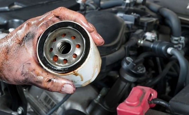 Lọc nhớt xe tải: Công dụng, cách sử dụng và thay thế đúng cách