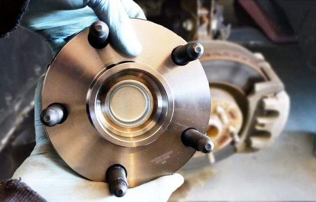 Moay ơ xe tải là gì? Hướng dẫn bảo dưỡng moay ơ xe tải