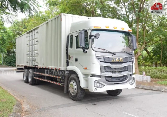 Xe tải được chở bao nhiêu người trên cabin là tối đa?