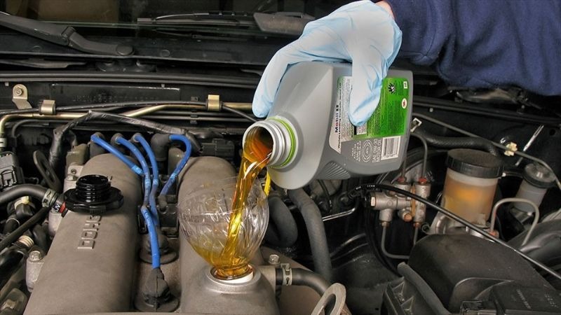 Thay dầu động cơ định kỳ