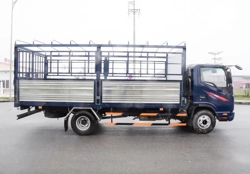 Xe tải chở hàng 5 tấn thùng khung mui JAC N500