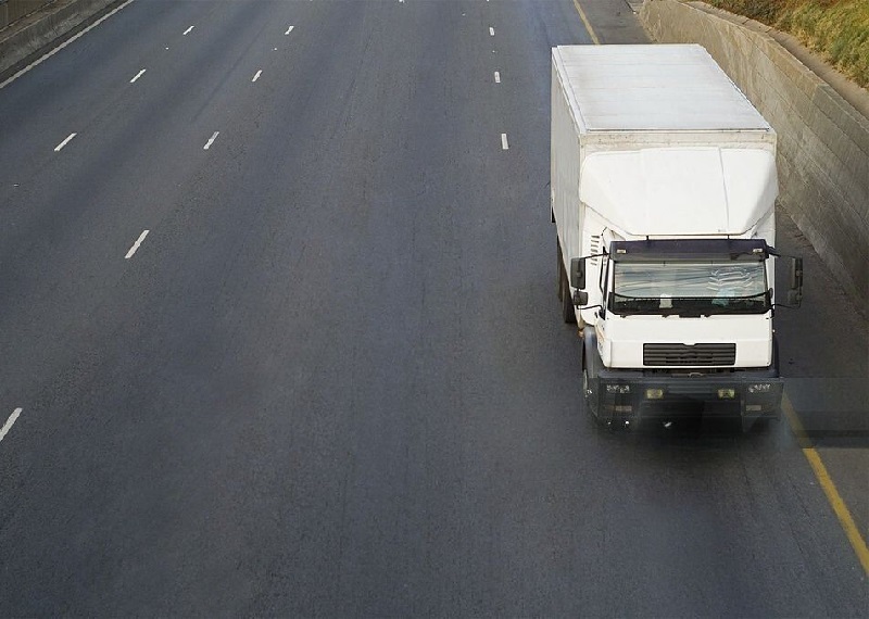 Lỗi xe tải đi ngược chiều bị xử phạt từ 4 đến 18 triệu đồng tùy mức độ
