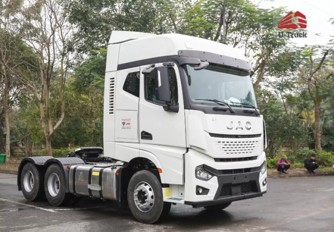 Xe đầu kéo là gì? Lái xe đầu kéo cần bằng gì?