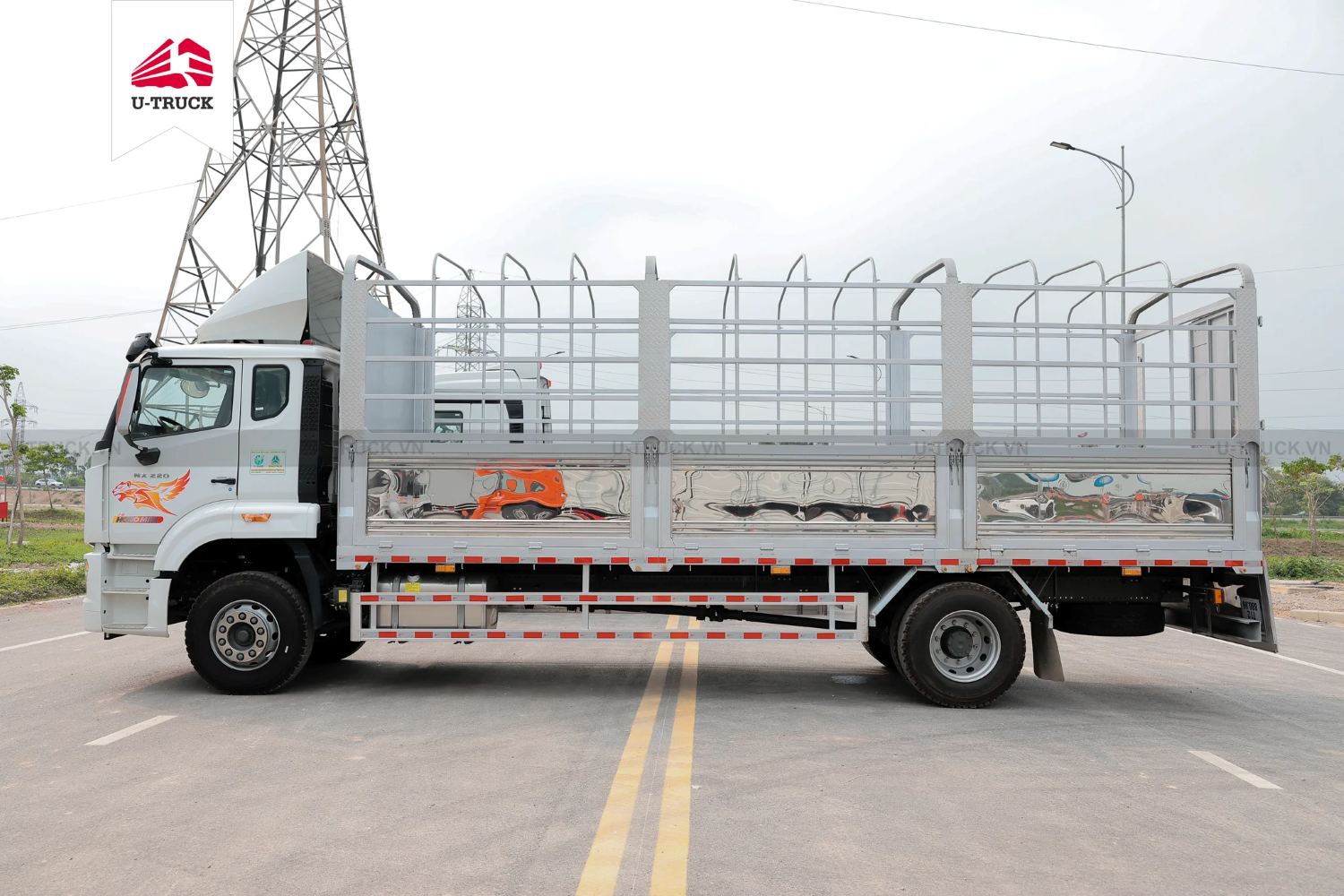 Xe tải thùng HOWO NX 220 4×2 Khung mui 7M6 Nhập khẩu