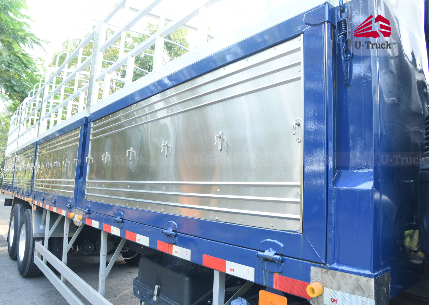 JAC A5 6×4 Cargo Truck – Tarpaulin Frame 9.9M (Imported)