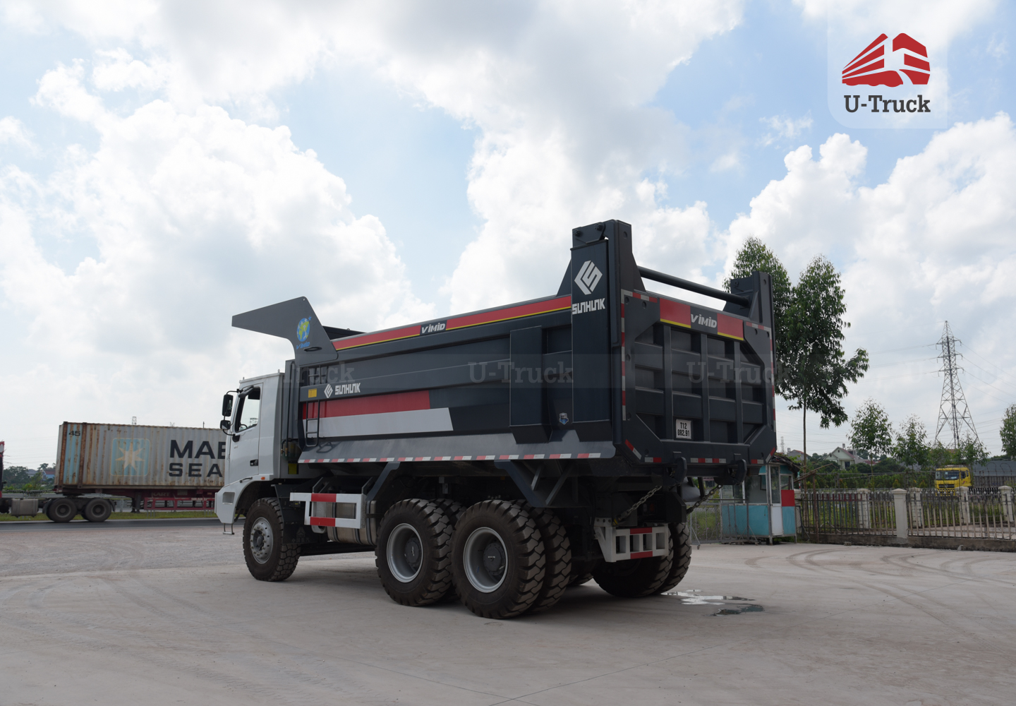 HW7D 371 70 Tons Mining Truck – U-Shape Dump Box