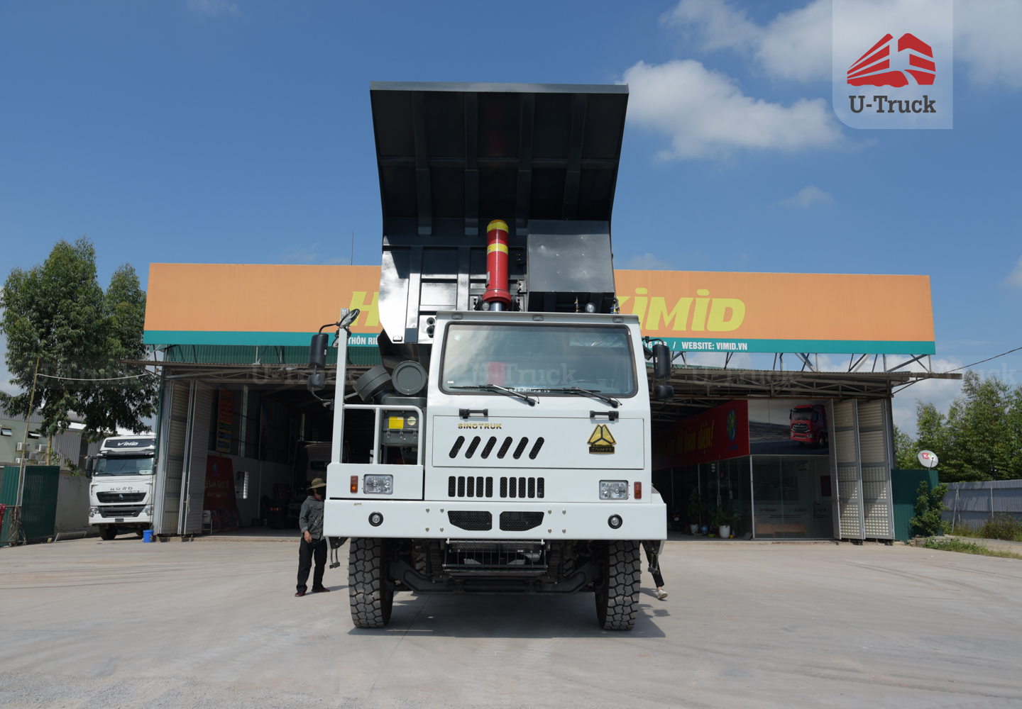 HW7D 371 70 Tons Mining Truck – U-Shape Dump Box