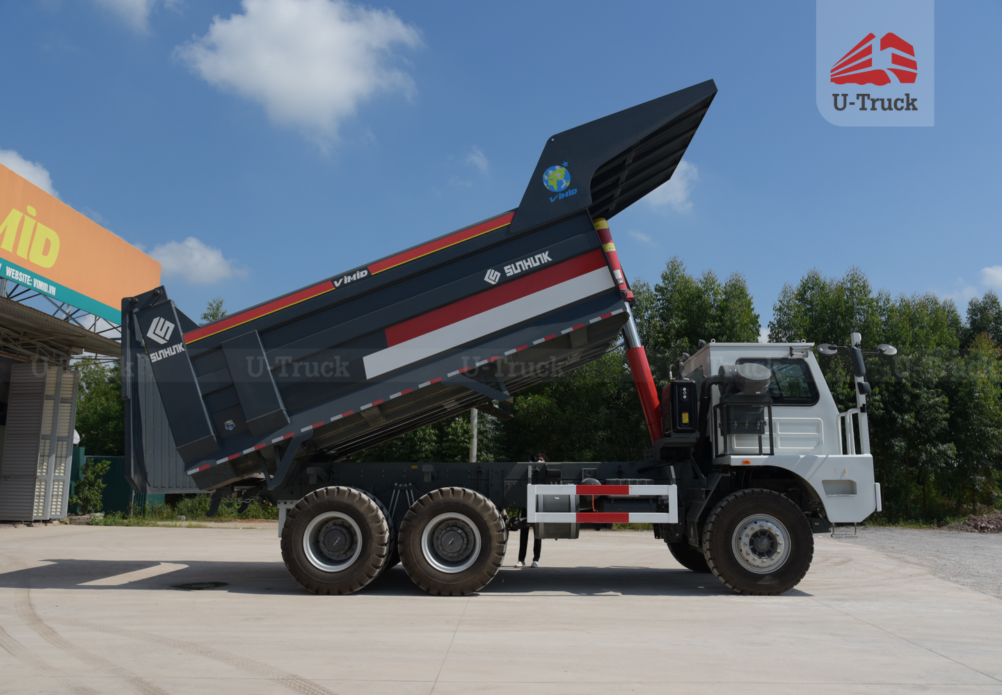 HW7D 371 70 Tons Mining Truck – U-Shape Dump Box