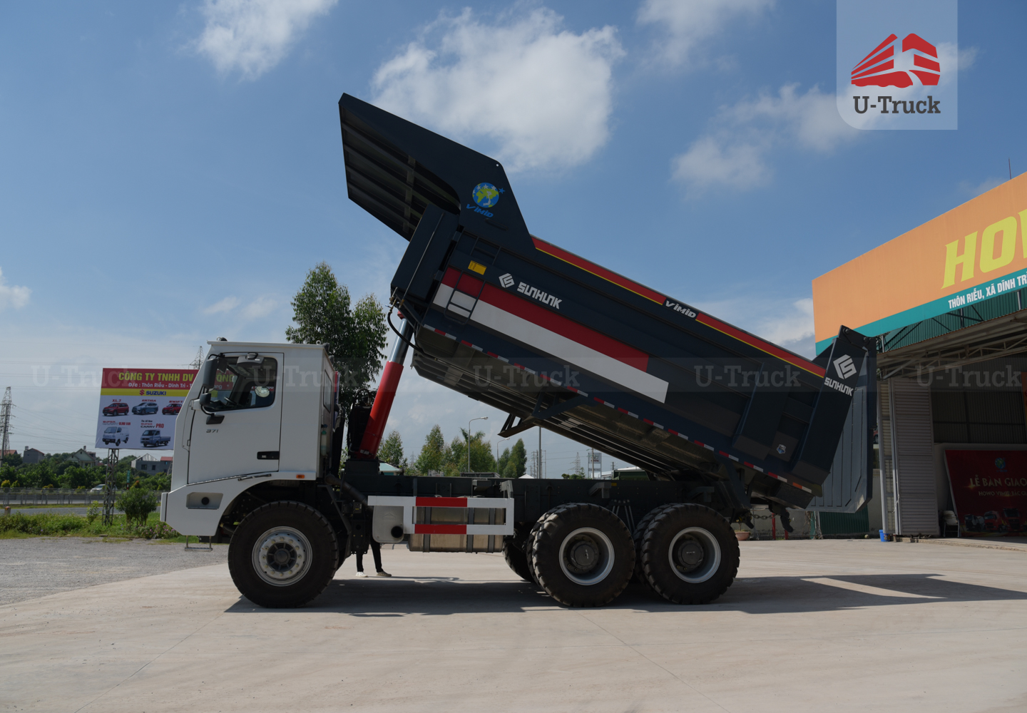 HW7D 371 70 Tons Mining Truck – U-Shape Dump Box