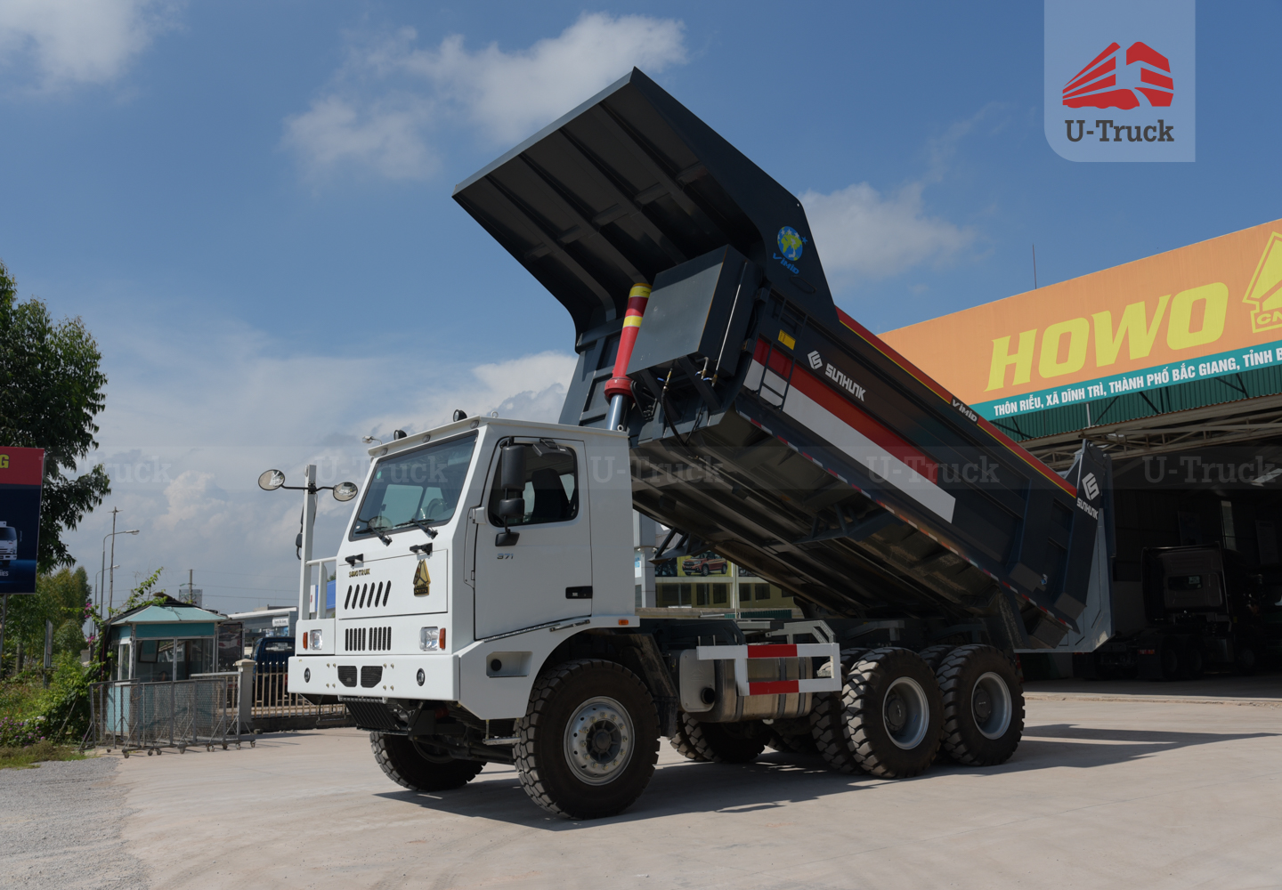 HW7D 371 70 Tons Mining Truck – U-Shape Dump Box