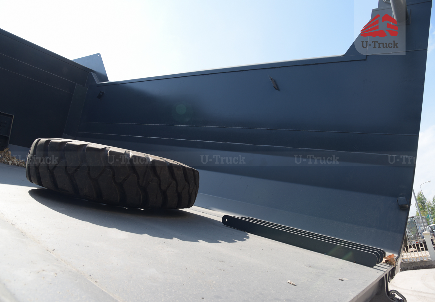 HW7D 371 70 Tons Mining Truck – U-Shape Dump Box
