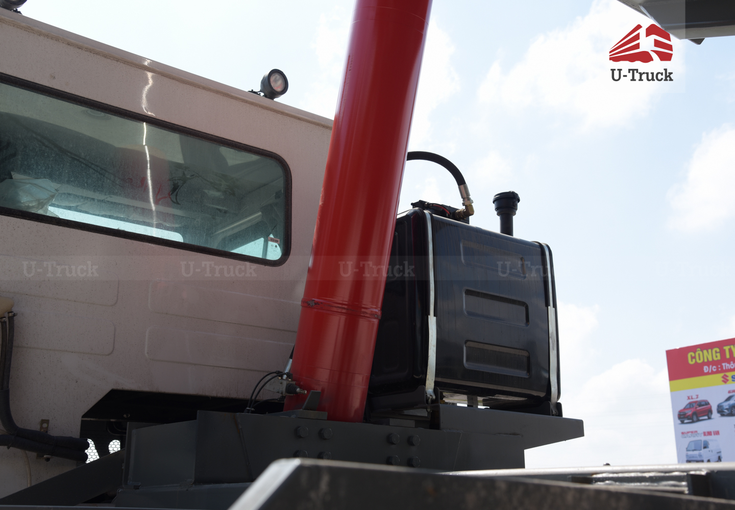 HW7D 371 70 Tons Mining Truck – U-Shape Dump Box