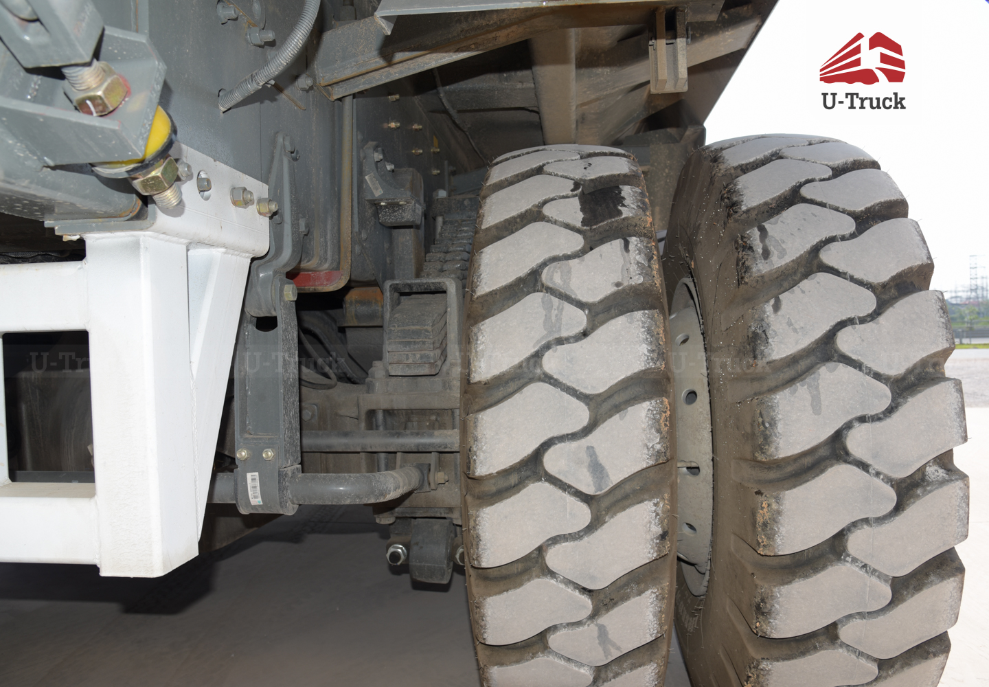 HW7D 371 70 Tons Mining Truck – U-Shape Dump Box