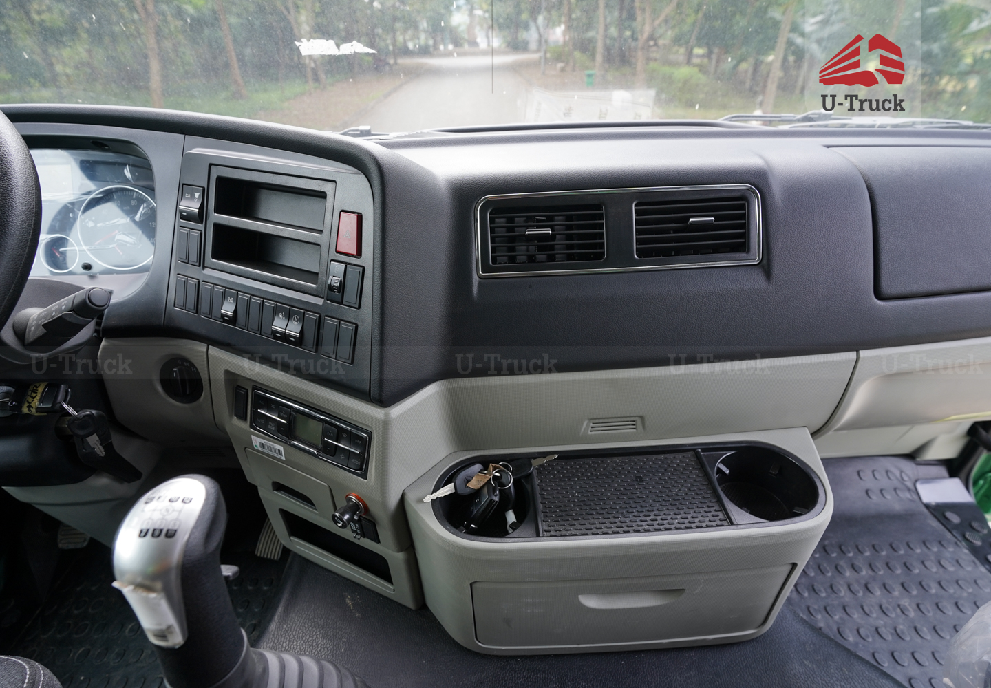 Howo NX 350HP 8×4 Dump Truck – U-Shape Dump Box