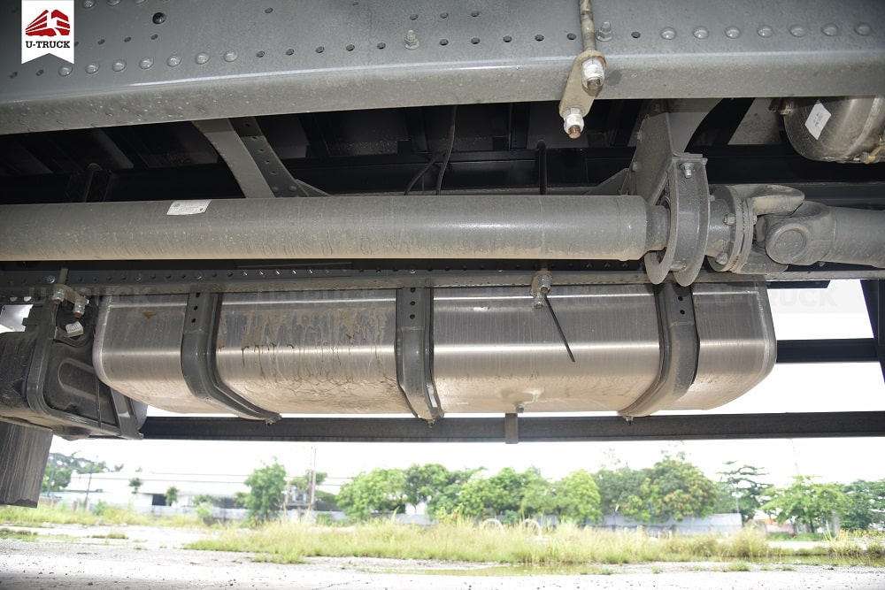 Howo MAX 350 8×4 Cargo Truck – Tarpaulin Frame 9.7M
