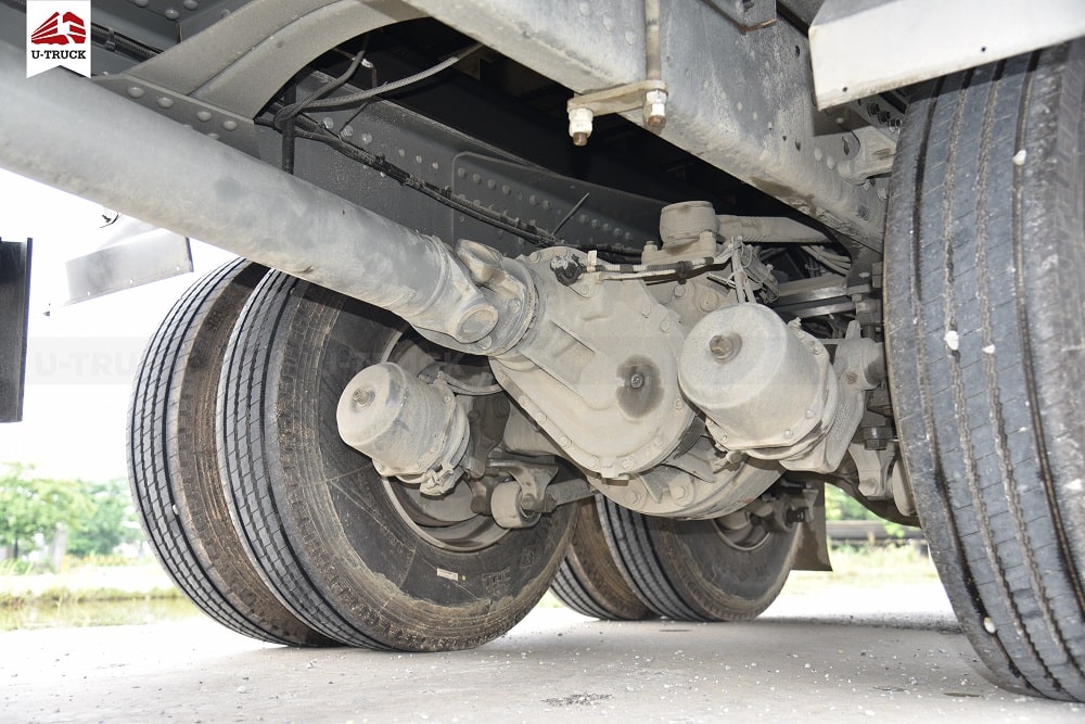 Howo MAX 350 8×4 Cargo Truck – Tarpaulin Frame 9.7M