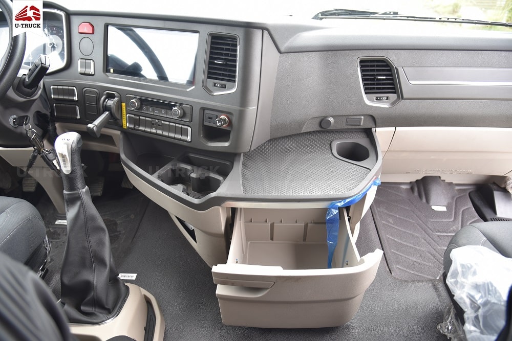 Howo MAX 350 8×4 Cargo Truck – Tarpaulin Frame 9.7M