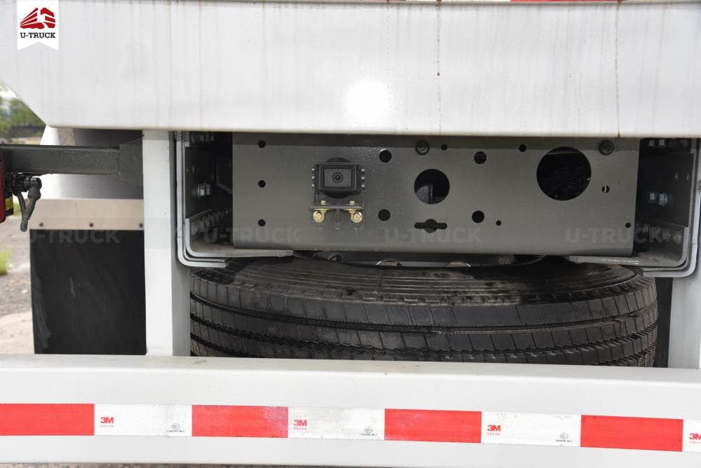 Howo MAX 350 8×4 Cargo Truck – Tarpaulin Frame 9.7M