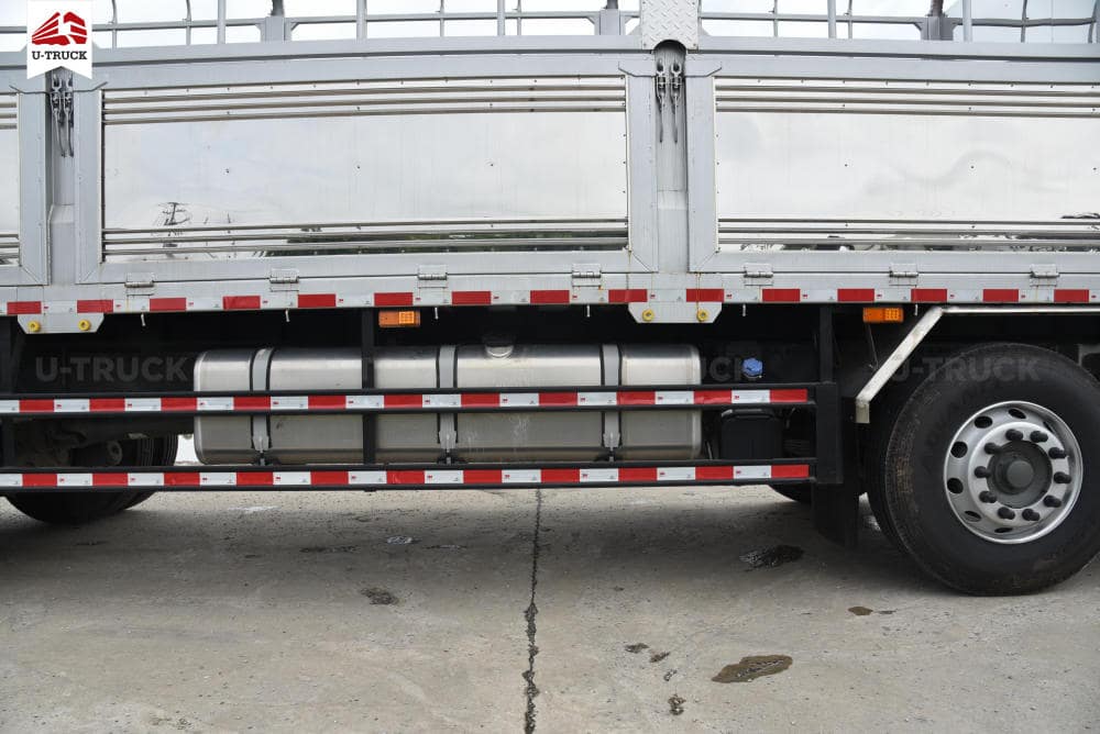Howo MAX 350 8×4 Cargo Truck – Tarpaulin Frame 9.7M