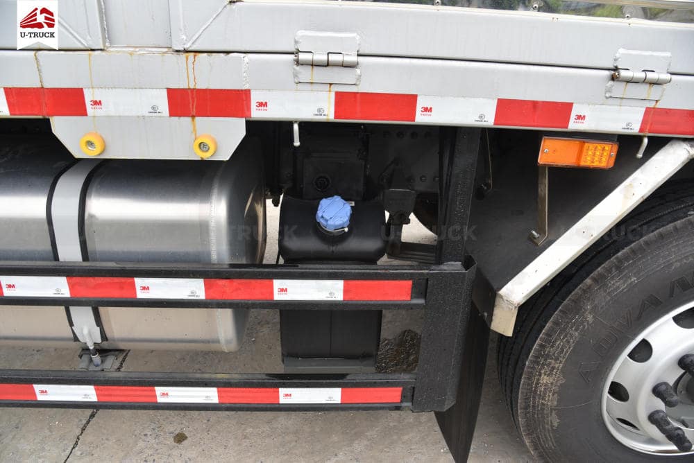 Howo MAX 350 8×4 Cargo Truck – Tarpaulin Frame 9.7M