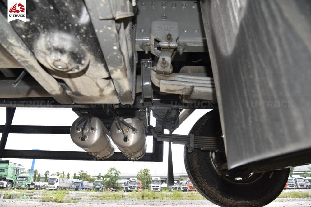 Howo MAX 350 8×4 Cargo Truck – Tarpaulin Frame 9.7M