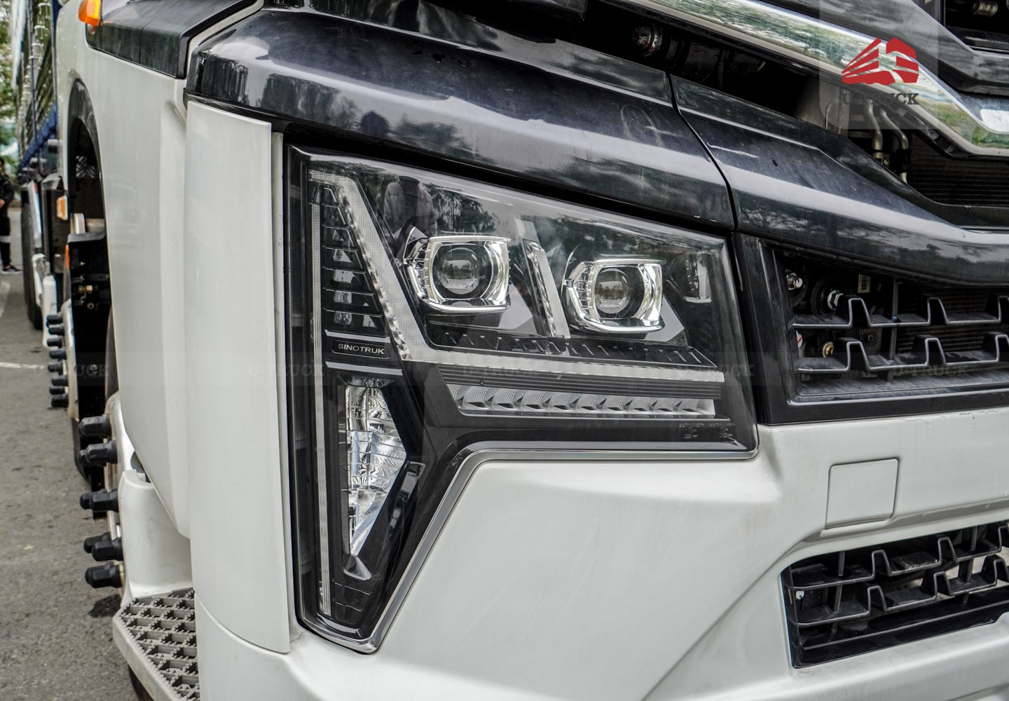 Howo MAX 400 10×4 Cargo Truck-Tarpaulin Frame 9.7M