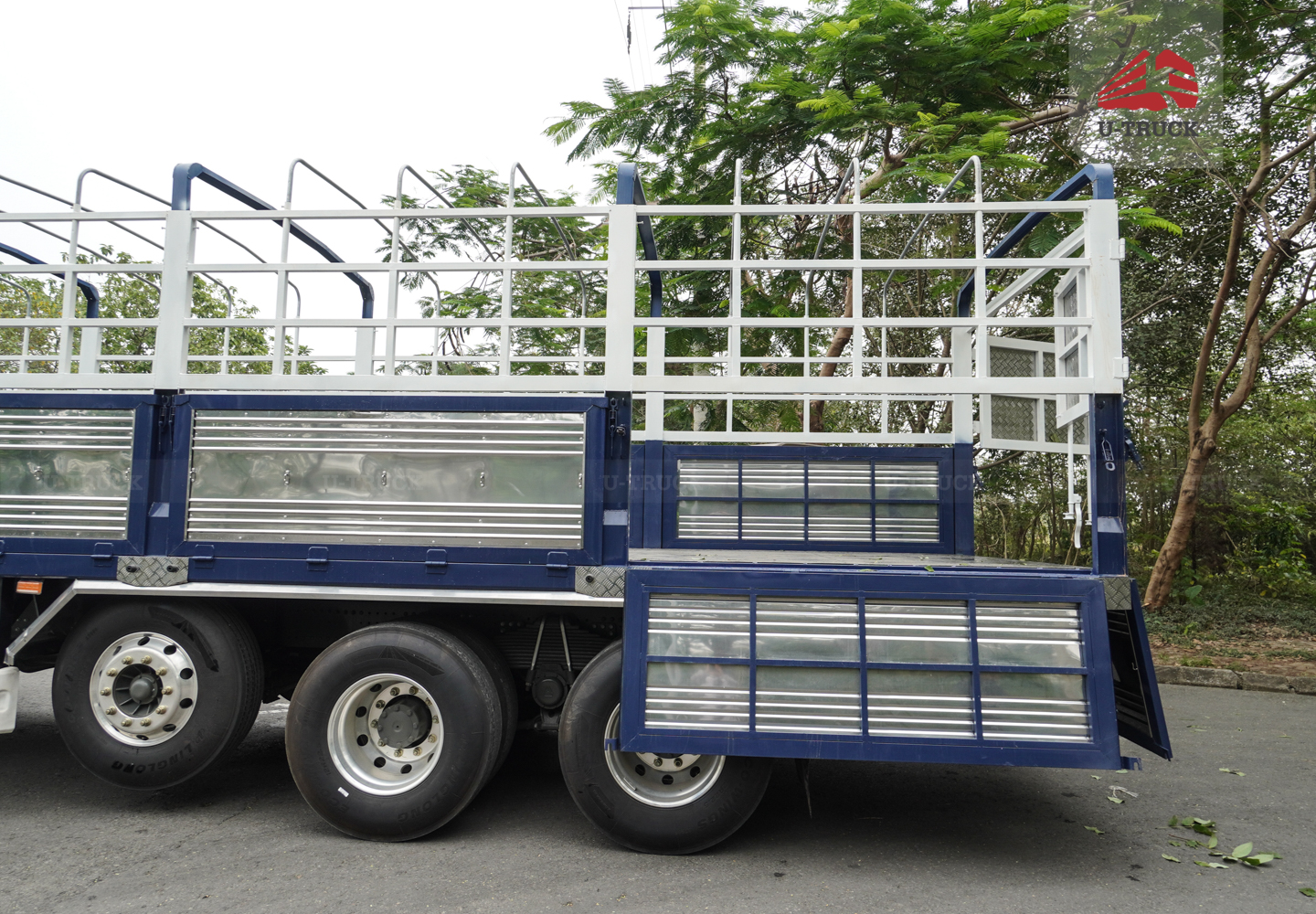 Howo MAX 400 10×4 Cargo Truck-Tarpaulin Frame 9.7M