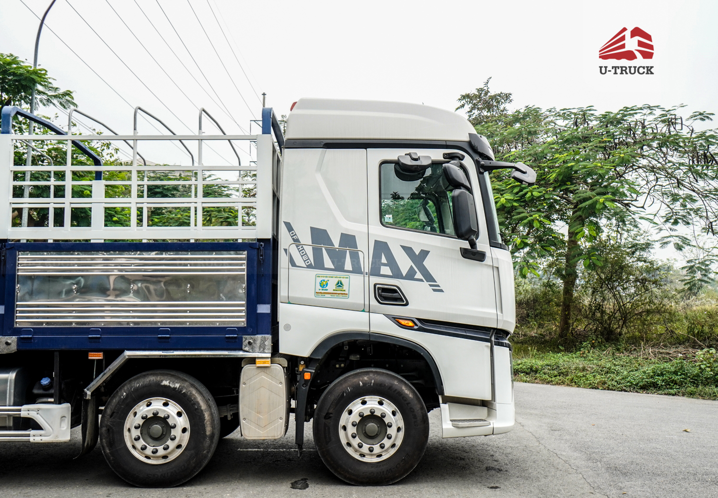 Howo MAX 400 10×4 Cargo Truck-Tarpaulin Frame 9.7M