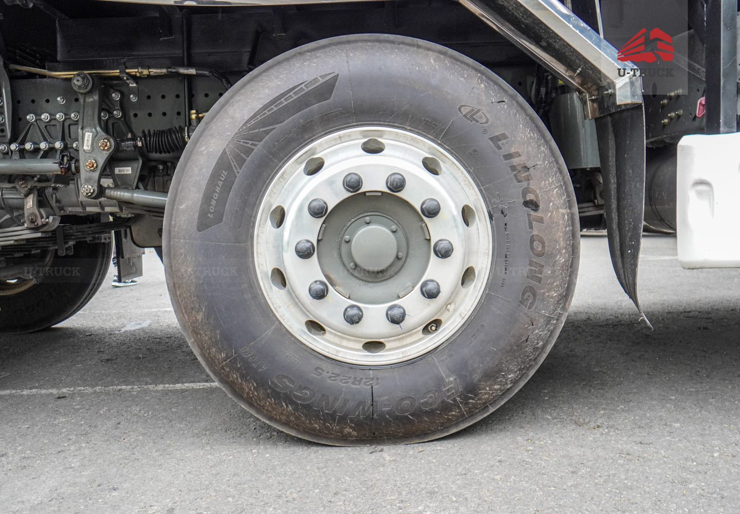 Howo MAX 400 10×4 Cargo Truck-Tarpaulin Frame 9.7M