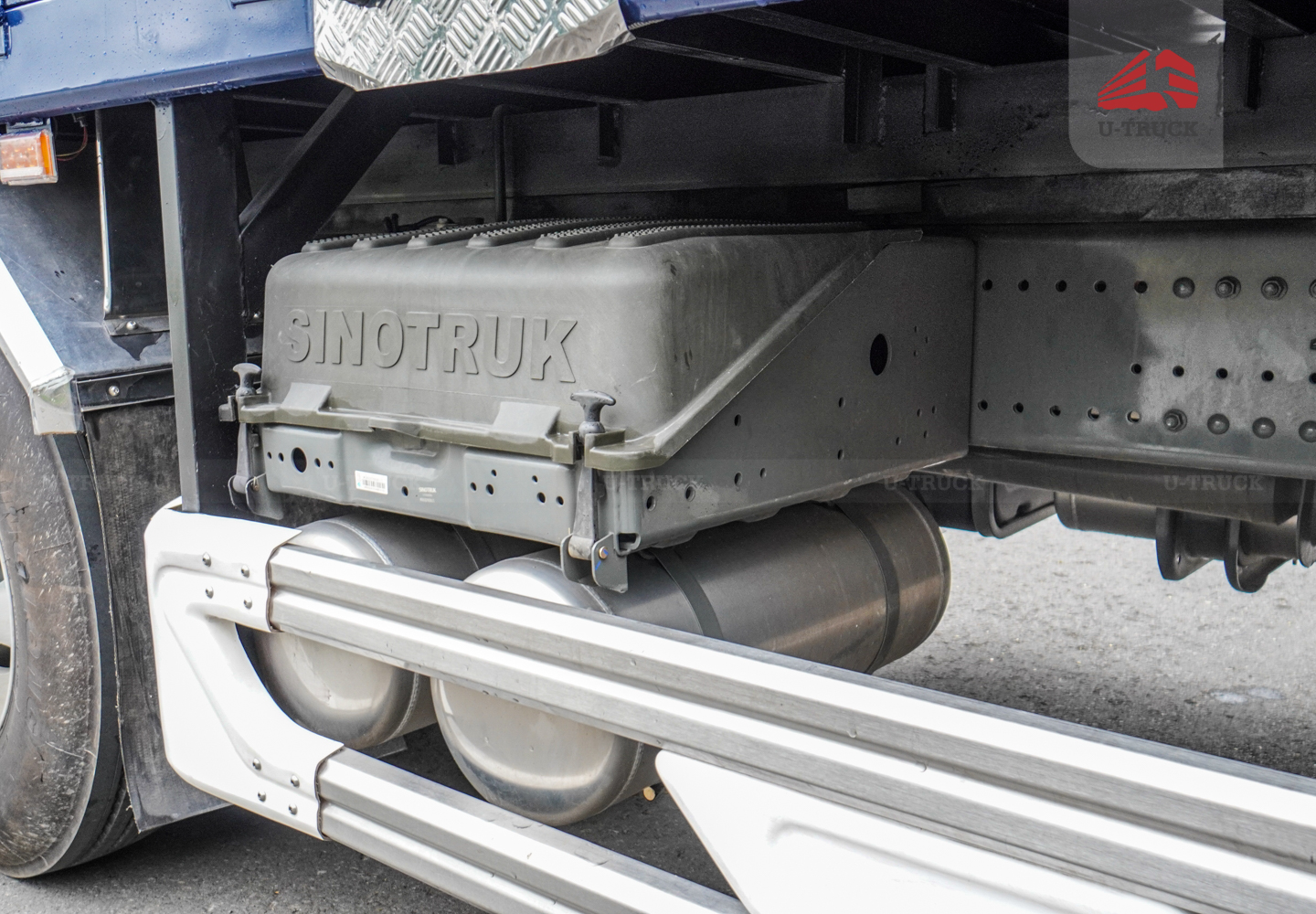 Howo MAX 400 10×4 Cargo Truck-Tarpaulin Frame 9.7M