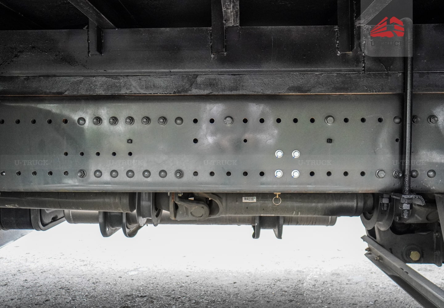 Howo MAX 400 10×4 Cargo Truck-Tarpaulin Frame 9.7M