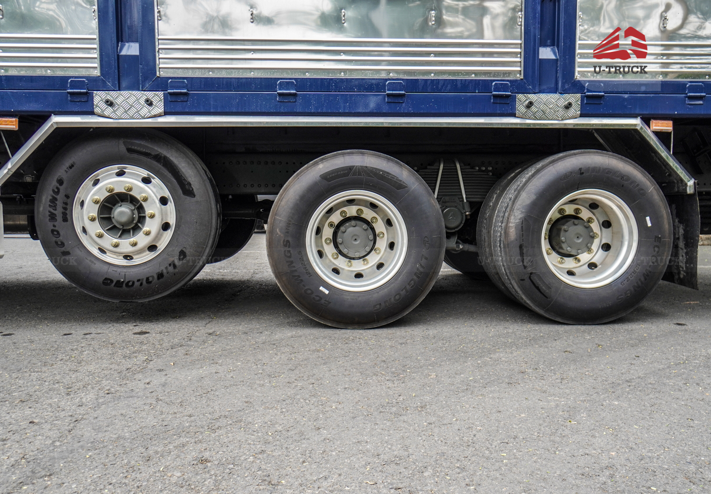 Howo MAX 400 10×4 Cargo Truck-Tarpaulin Frame 9.7M