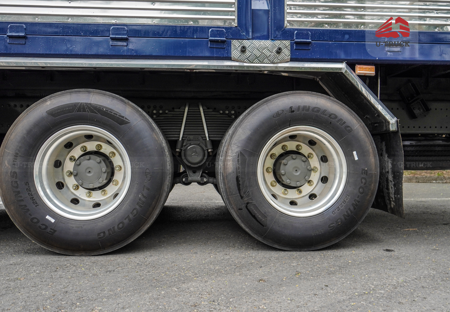 Howo MAX 400 10×4 Cargo Truck-Tarpaulin Frame 9.7M