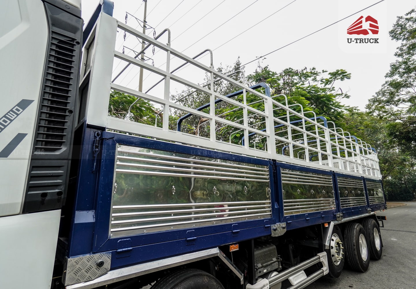 Howo MAX 400 10×4 Cargo Truck-Tarpaulin Frame 9.7M