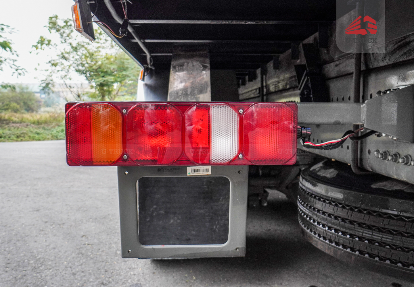 Howo MAX 400 10×4 Cargo Truck-Tarpaulin Frame 9.7M