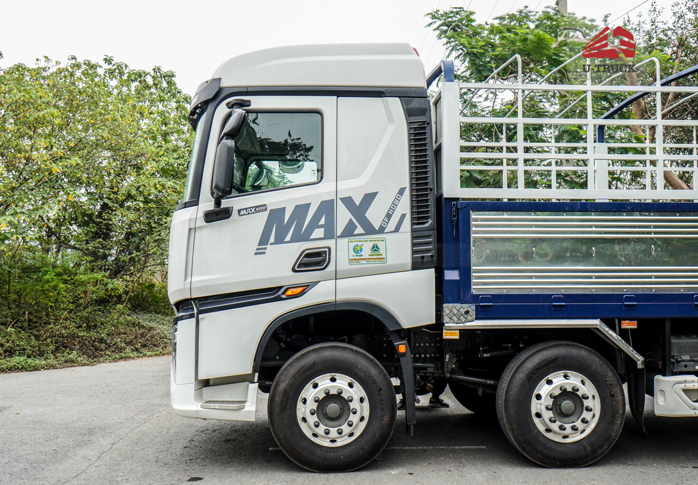 Howo MAX 400 10×4 Cargo Truck-Tarpaulin Frame 9.7M