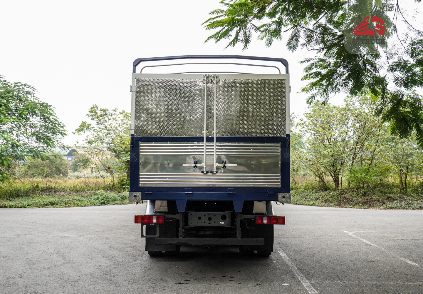Howo MAX 400 10×4 Cargo Truck-Tarpaulin Frame 9.7M