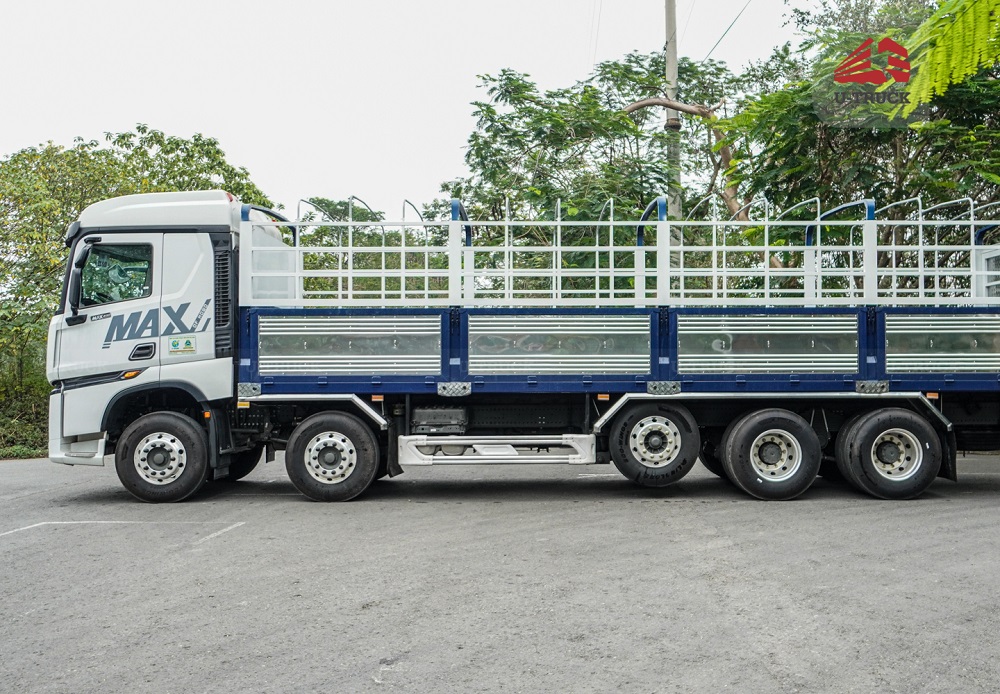 Howo MAX 400 10×4 Cargo Truck-Tarpaulin Frame 9.7M
