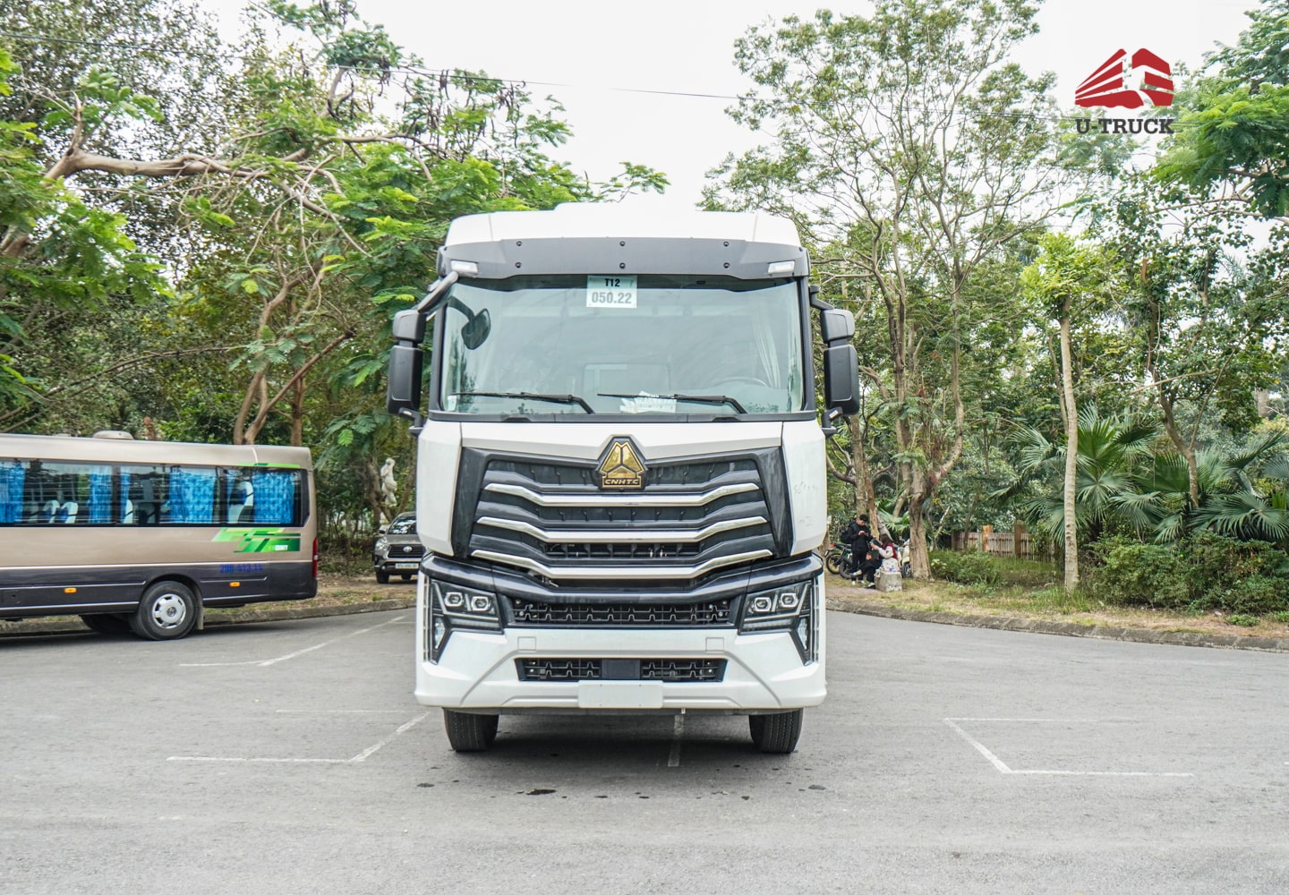 Howo MAX 400 10×4 Cargo Truck-Tarpaulin Frame 9.7M