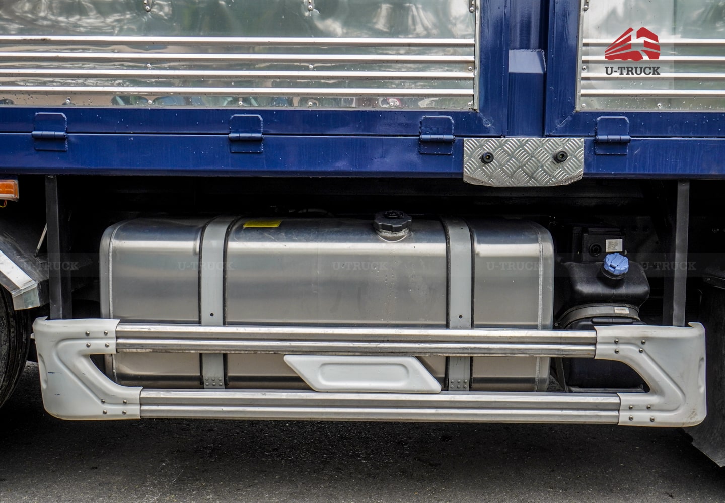Howo MAX 400 10×4 Cargo Truck-Tarpaulin Frame 9.7M