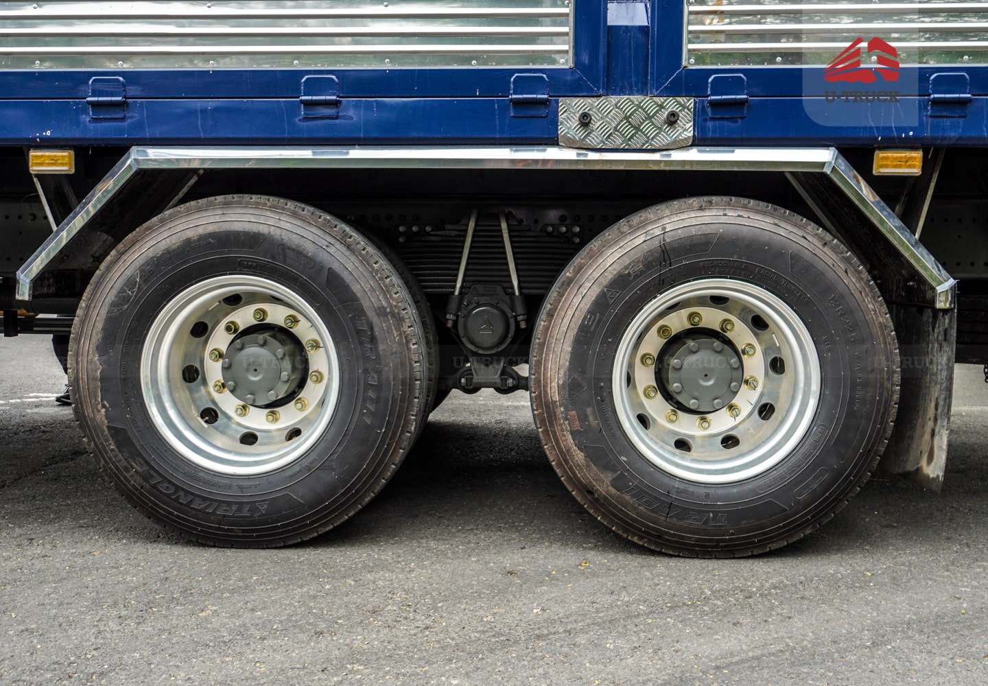 Howo MAX 400 8×4 Cargo Truck-Tarpaulin Frame 9.7M