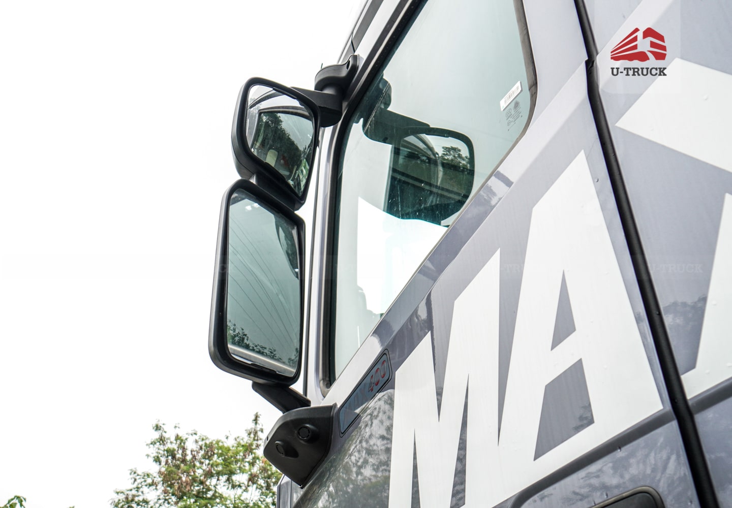 Howo MAX 400 8×4 Cargo Truck-Tarpaulin Frame 9.7M