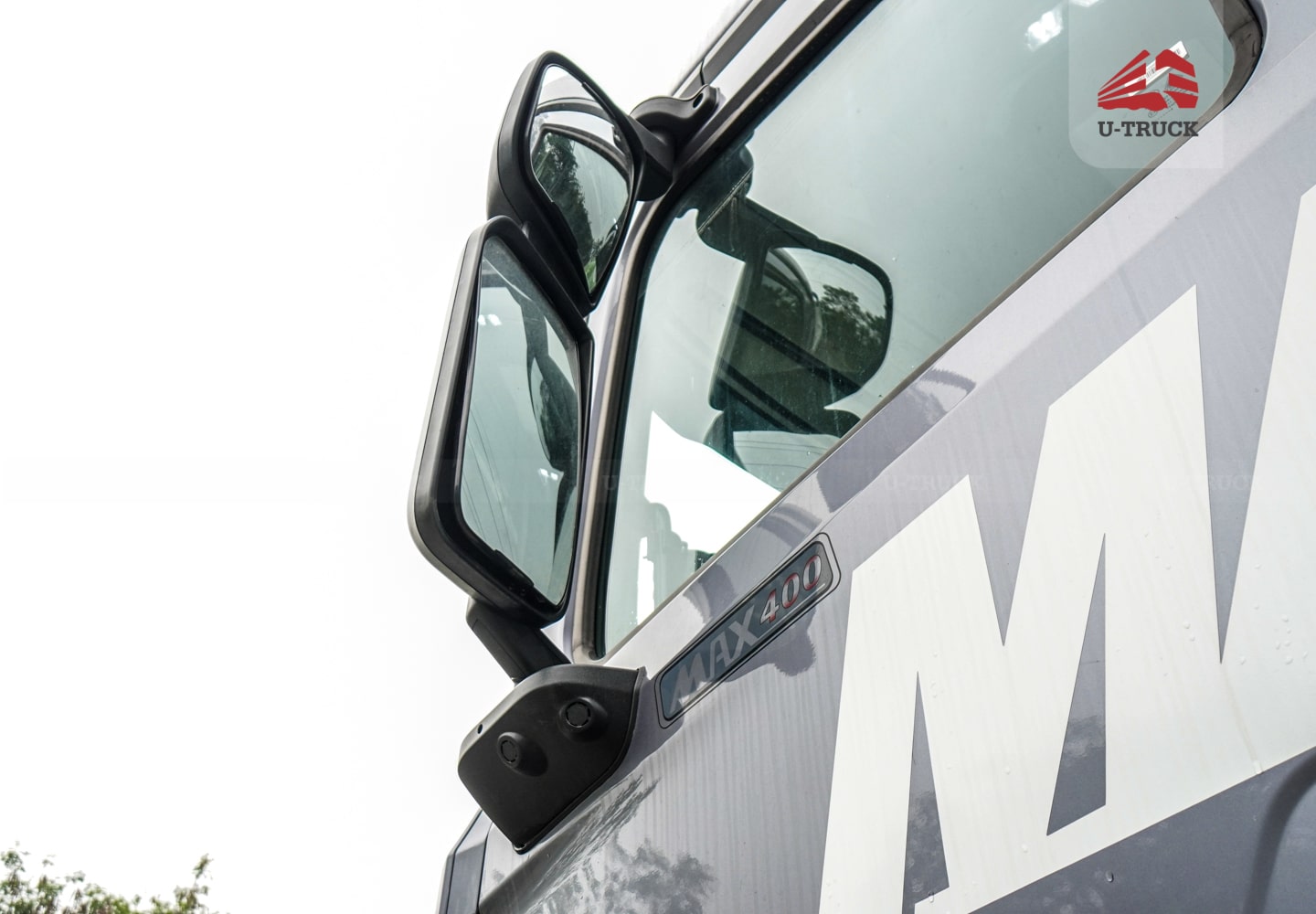 Howo MAX 400 8×4 Cargo Truck-Tarpaulin Frame 9.7M